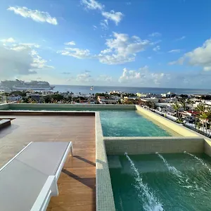  Ferienhaus Brand New With Rooftop Pool